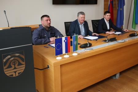 Podpis pogodbe VGV 1 za PGD Dolenja vas 10 Foto Ljubo Vukelič